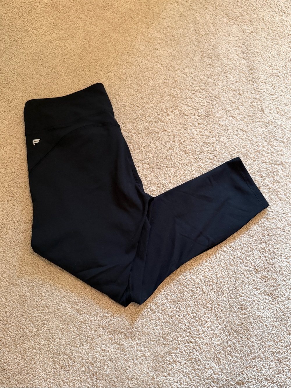 NWT Fabletics PureLuxe Mid-rise Capri Leggings - black - medium